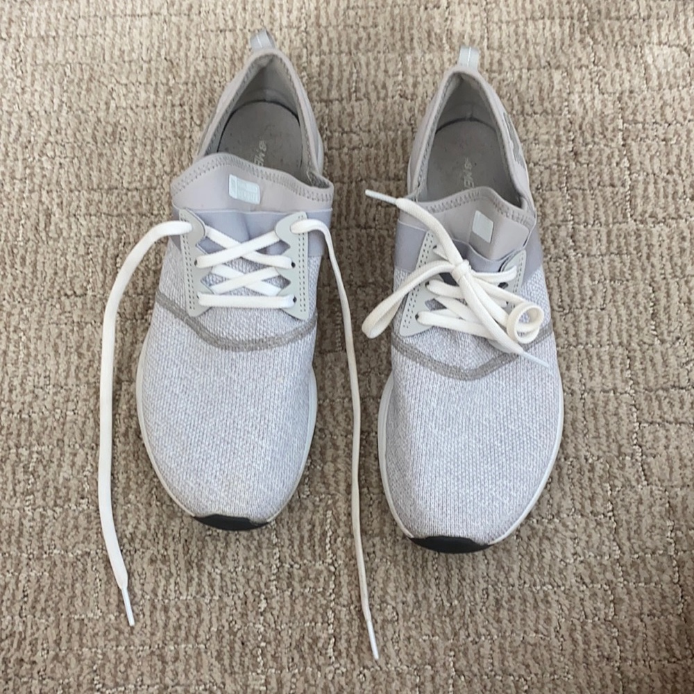 New Balance Memory foam light grey shoes